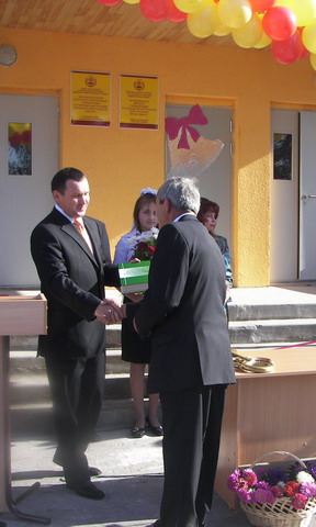 13:45 Участие в торжественном открытии новой школы в Порецком районе принял Президент Чувашии Николай Федоров